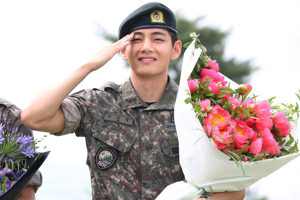 방탄소년단 뷔, 위문편지 467만통 받아... '군돌이' 역대 최다 - 뉴스 썸네일 이미지