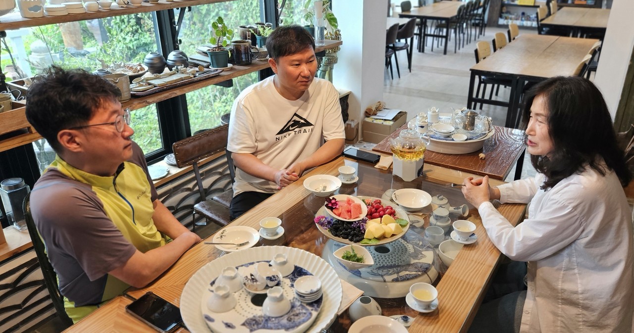 신정숙 작가(오른쪽).