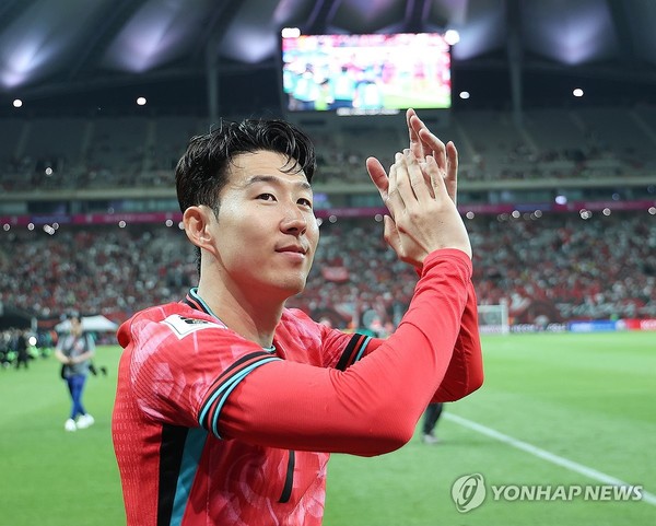 <b>손흥민</b>, 이번 여름 MLS <b>이적설</b> 부인… LAFC 구애 거절 전망