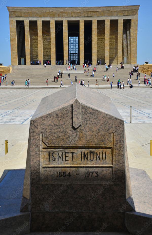 이스메트 이뇌뉘 대통령 석관