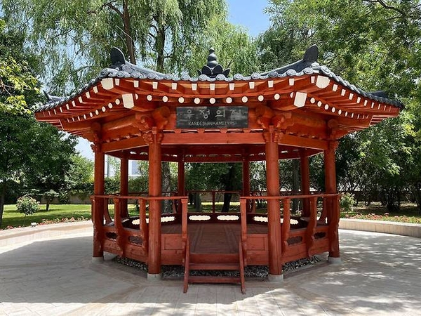 한국식 정자 팔각정