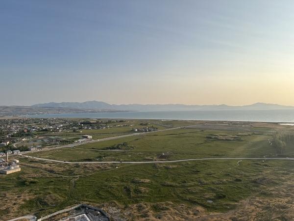 반 성채에서 바라본 소금호수