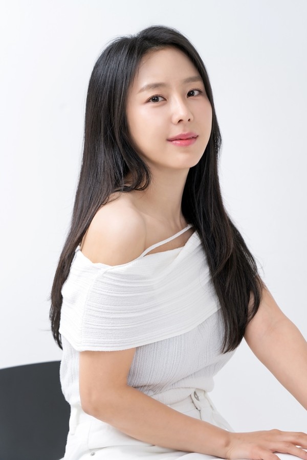 예원, 새 프로필 공개 '청순+고혹美' < 방송/연예 < 문화 < 기사