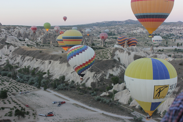 하늘에서 바라본 열기구 출발지