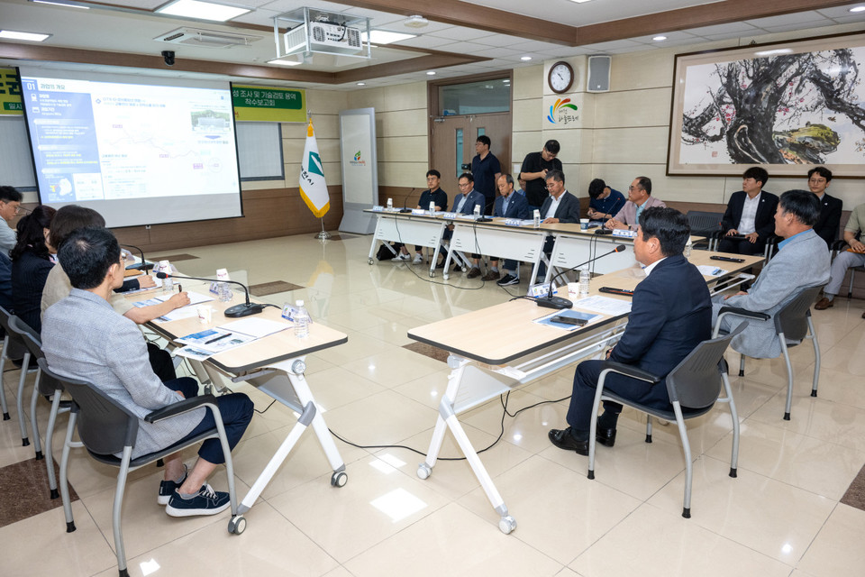 19일 열린 제천시 ‘수도권광역철도(전철) 제천연장 타당성조사 및 기술검토 용역’ 착수보고회 모습. 제천시 제공