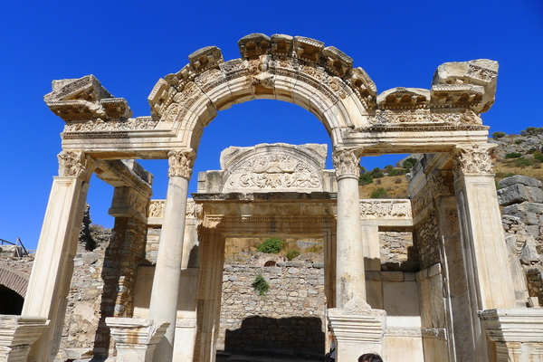 하드리아누스 신전