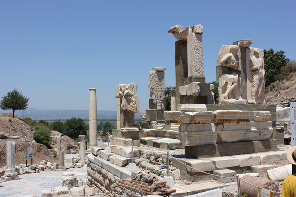 엠마우스 기념비