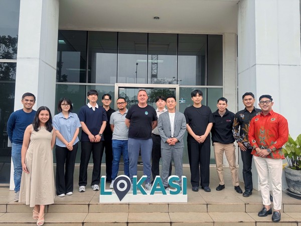 라미랩㈜ 관계자가 현지 지리정보시스템 전문기업인 Bhumi Varta Technology 관계자와 기념촬영을 하고 있다. 라미랩㈜ 제공