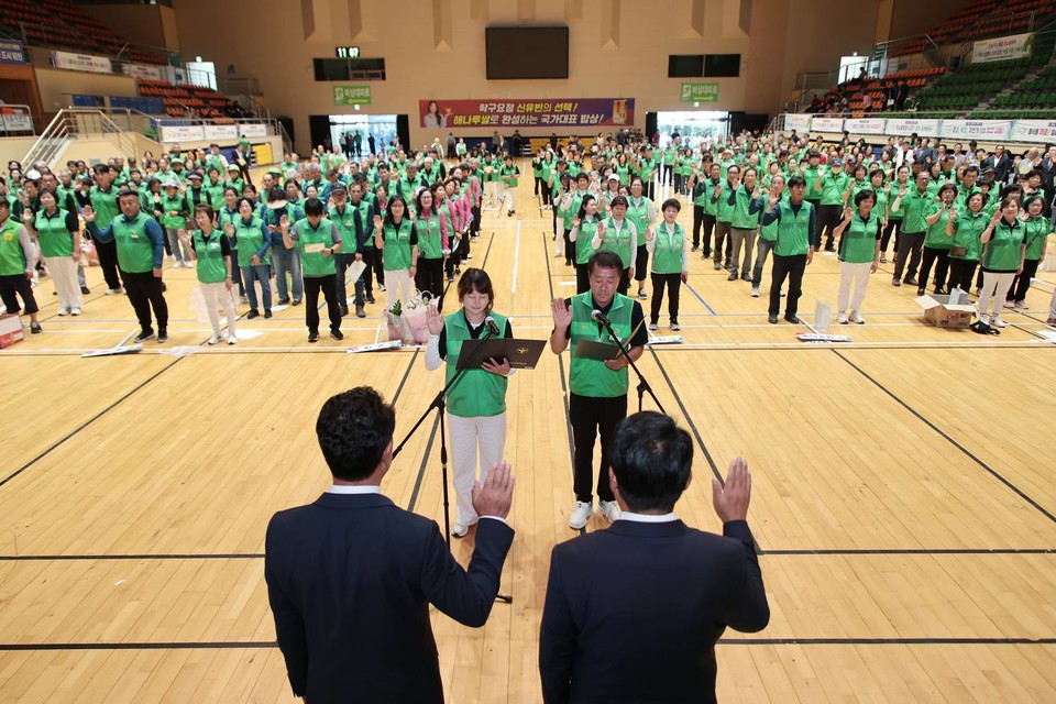 3일 열린 새마을운동 당진시지회 ‘2025년 새마을지도자 수련대회’에서 새마을지도자 대표가 결의문을 낭독하는 모습. 새마을운동 당진시지회 제공