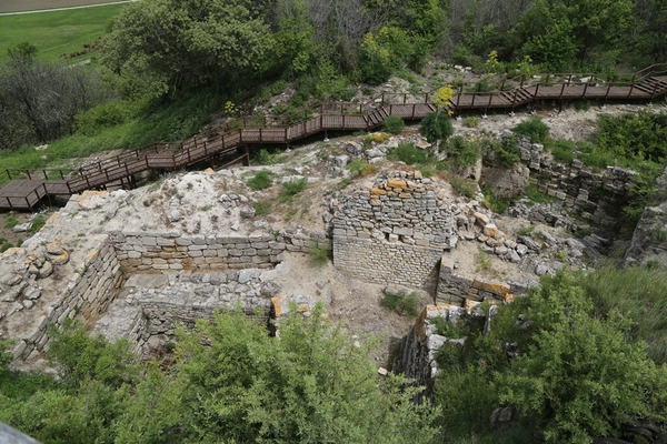 발굴터와 인공데크