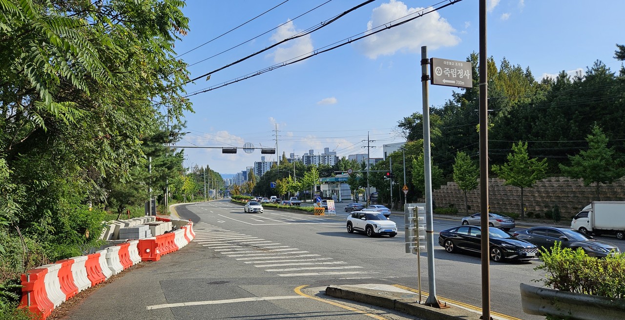 날머리. 정수장정류장 앞. 건너편에 대한통운이 있고, 대한통운 정류장에서 213번 타고 집으로 간다.