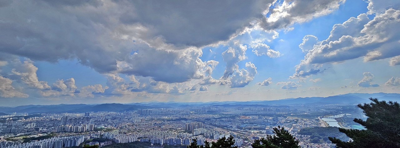 봉황정에서 내려다 본 대전 도심.