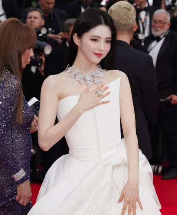 사진 = 한소희 공식 인스타그램