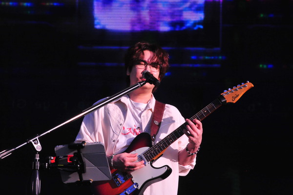 사진= 14일 '2025 사운드 플래닛 페스티벌'에서 밴드 넬 보컬 김종완이 노래하고 있다. 2025.09.14. 박지혜 기자