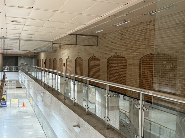 전시 공간이지만 작품이 없어 텅 비어 있는 모습. 이주빈 기자.