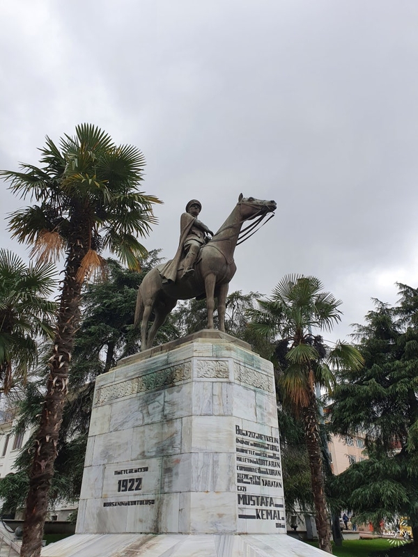 아타튀르크 기마상