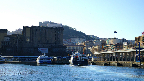 나폴리항과 누오보성