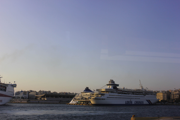 피우레스항에 도착한 크루즈