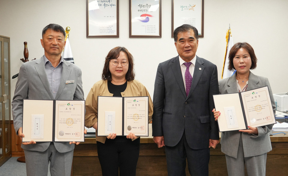 서천군은 지난 13일 ‘2025년 정부혁신 우수부서’를 선정, 시상식을 개최했다. 서천군 제공