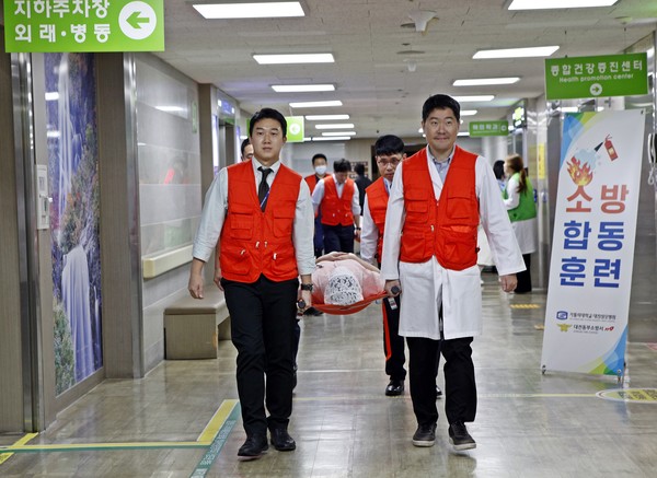 23일 대전성모병원에서 합동소방훈련이 실시되고 있다. 대전성모병원 제공
