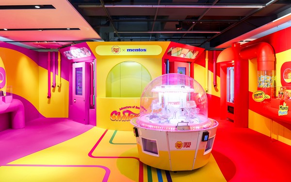 ▲ 자판기 안을 연상케 하는 츄파춥스와 멘토스 팝업 스토어  내부 전경