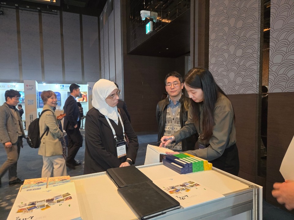 세종시가 30∼31일 서울 그랜드 인터컨티넨탈 파르나스 호텔에서 열리는 ‘인베스트코리아 써밋 2025’에서 국제 투자유치를 위해 홍보관을 운영하는 모습. 세종시 제공