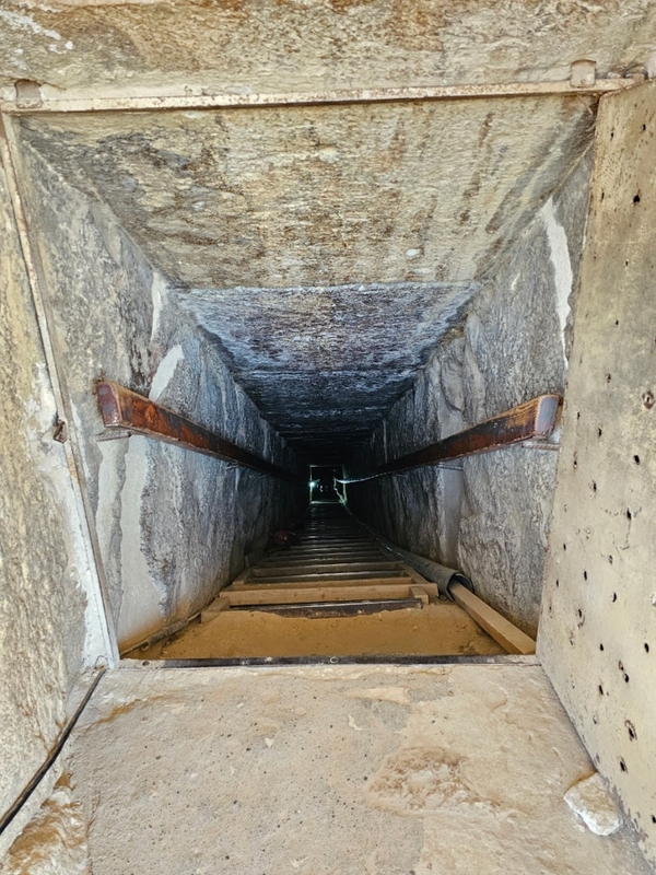 다슈르 굴절 피라미드의 계단