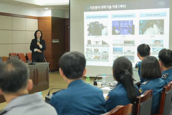 권은정 한국전자통신연구원이 차세대 112 신고 접수 시스템에 관해 설명하고 있다. 대전경찰청 제공