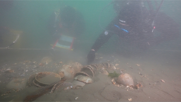 마도4호선 인양 과정에서 추가로 발견된 청자다발. 국가유산청 제공