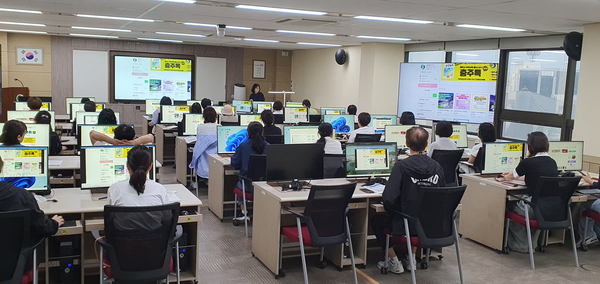 사진은 지난 6월 펼쳐진 시민 17기 엑셀 초급 수업 모습. 충주시 제공