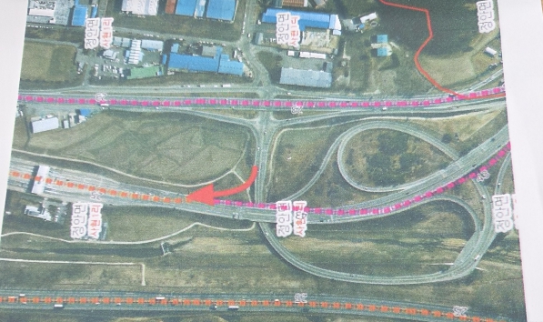 충남 공주시 정안면 주민들이 정안IC 진출입에 큰 불편을 겪으면서 대안 마련을 촉구하는 건의서를 박수현 의원실과 국토교통부 등에 제출할 예정이다. 이건용 기자