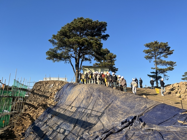 대전시가 계족산성 서문지 북측 구간 보수공사를 재개하고 있다. 대전시 제공