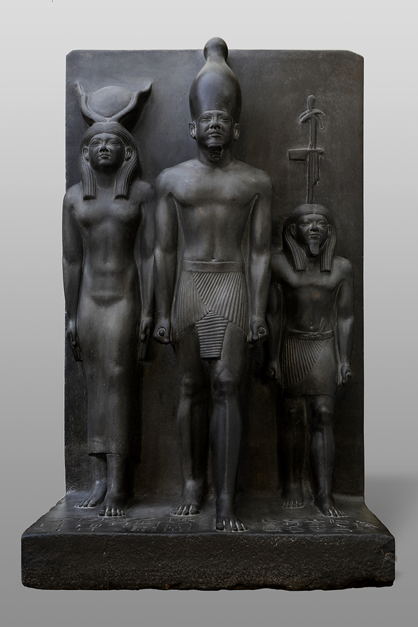 멘카우레 삼신상