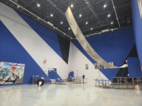 청주시립미술관 기획전 ‘어차피 이정표대로 가도 거긴 안 나와’ 전시장 모습. 청주시립미술관 제공