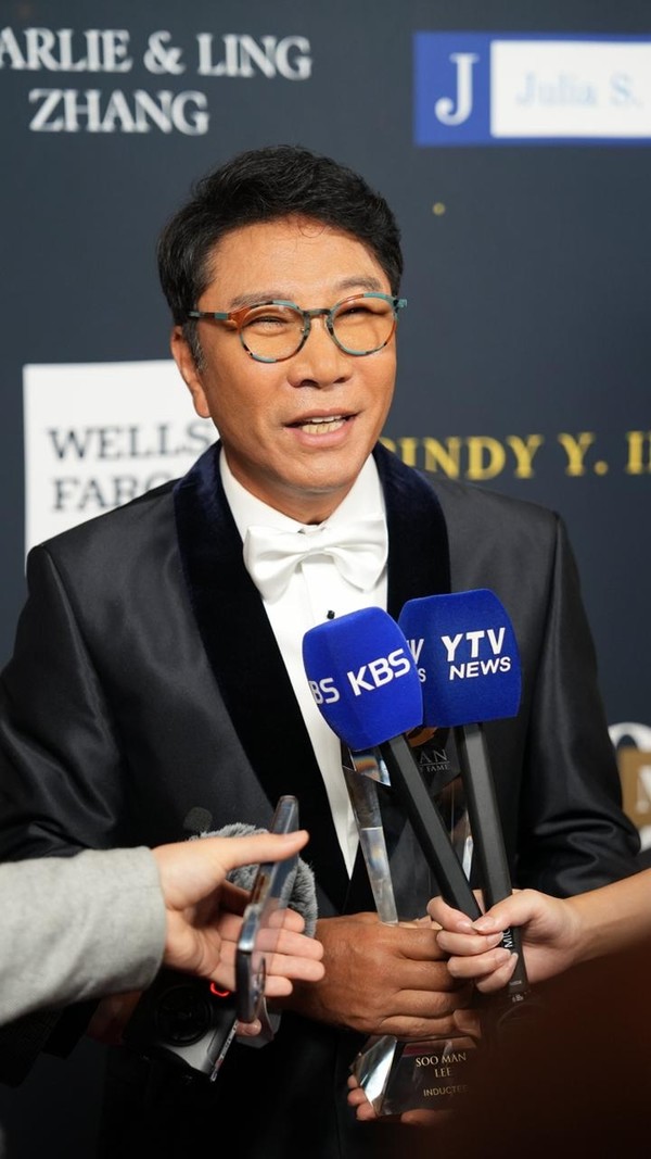 '수박상' 또 나오나... 이수만, 경업금지 만료 후 상반기 보이그룹 론칭 - 뉴스 썸네일 이미지