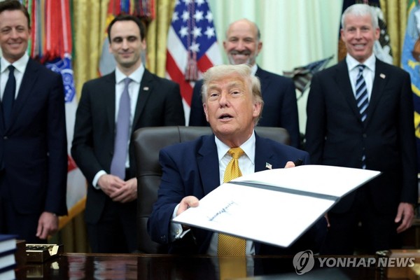 트럼프 행정명령에 양자컴퓨터株 관심↑... 케이씨에스·엑스게이트·한... - 뉴스 썸네일 이미지