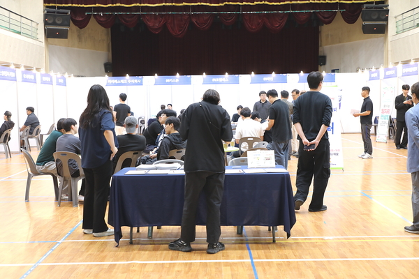 충북보건과학대-중진공 충북지역본부, 지역기업과 함께 취업박람회 열어 - 뉴스 썸네일 이미지